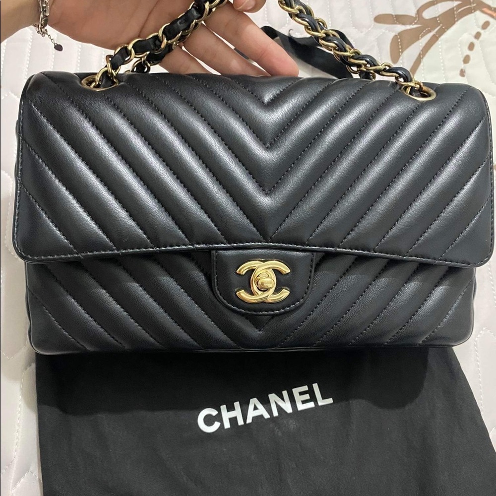 SOLD Chanel classic medium chevron